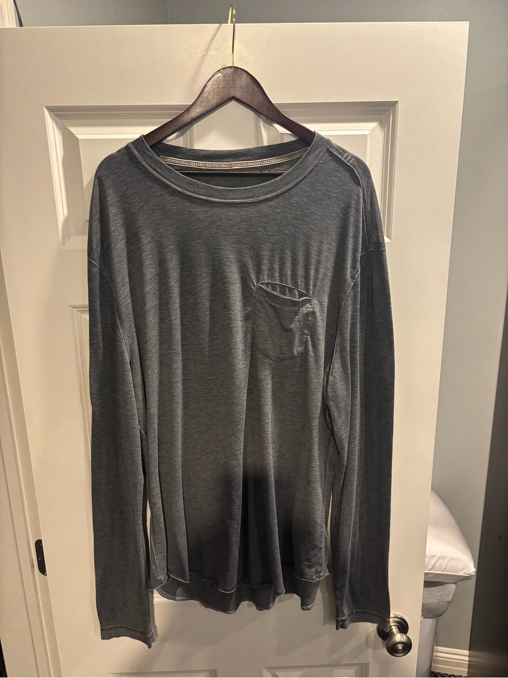 Men's Lululemon Long Sleeve Pocket Tee - Gray